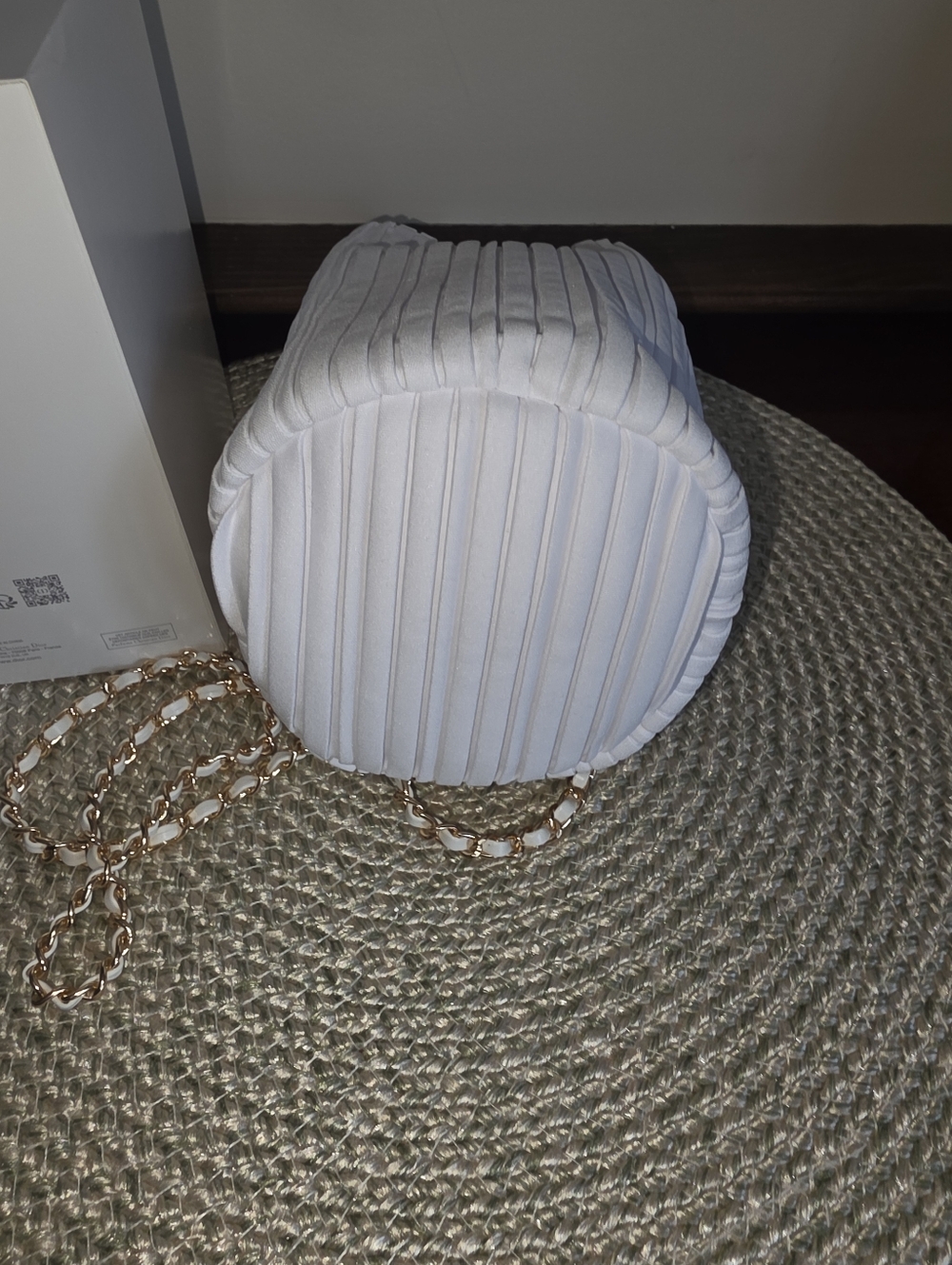 Fun DIOR GWP White Drawstring Bucket Bag/Pouch with Gold Chain - Picture 9 of 9